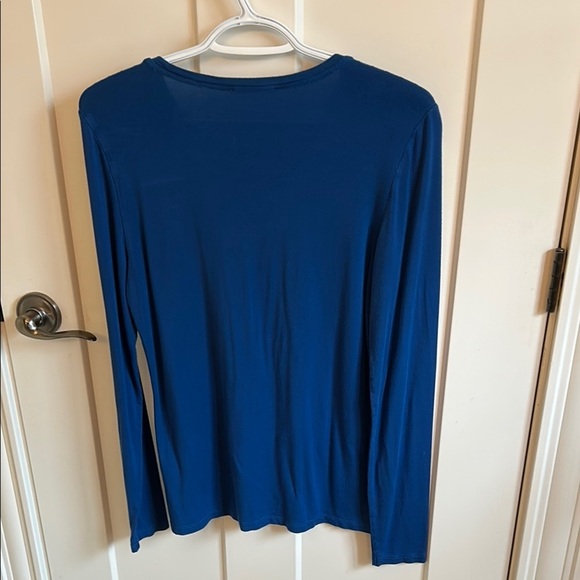 Tahari Blue Scoop Neck Long Sleeve Tee, size M - Picture 4 of 4